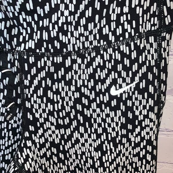 NIKE Dri-Fit Black & White Mesh Leggings Size Medium - Picture 2 of 8